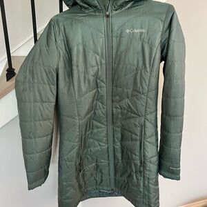 Columbia women’s size M Mighty Lite hooded jacket in sage green